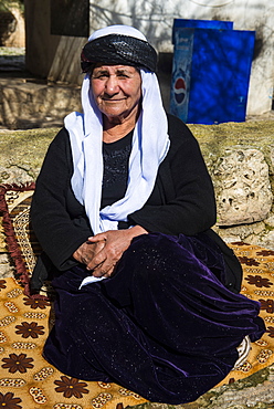 Yazidi woman in Lalish capital of the Kurdish sect of the Yazidis in Iraq Kurdistan, Iraq, Middle East