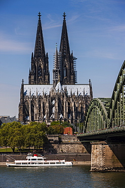 Rhine bridge and Cathedral of Cologne, UNESCO World Heritage Site, above the River Rhine, Cologne, North Rhine-Westphalia, Germany, Europe