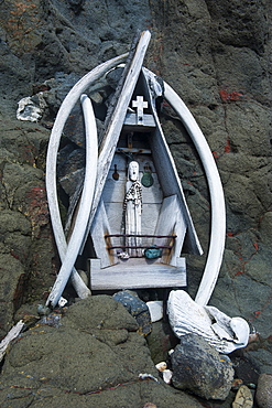 Little Christian statue as a memorial in the rock, Henryk Arctowski Polish Antarctic Station, King George Island, South Shetland Islands, Antarctica, Polar Regions 