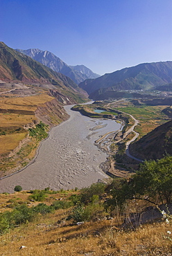 River and mountains on the road between Dushanbe and the Bartang Valley, Tajikistan, Central Asia, Asia