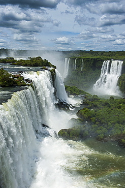 Foz de Iguazu (Iguacu Falls), the largest waterfalls in the world, Iguacu National Park, UNESCO World Heritage Site, Brazil, South America