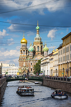 Tourist boat in front of the Church of the Saviour on Spilled Blood, St. Petersburg, Russia, Europe