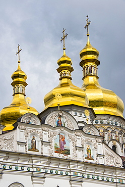 The golden domes of the Domition Cathedral in the Kiev-Pechersk Lavra, UNESCO World Heritage Site, Kiev (Kyiv), Ukraine, Europe 