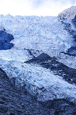 Tourists hiking on the Franz-Joseph Glacier, Westland Tai Poutini National Park, Southern Alps, UNESCO World Heritage Site, South Island, New Zealand, Pacific 