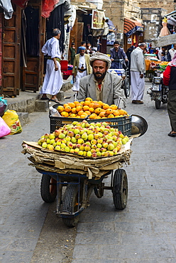 Man selling fruit in the Old Town, UNESCO World Heritage Site, Sanaa, Yemen, Middle East