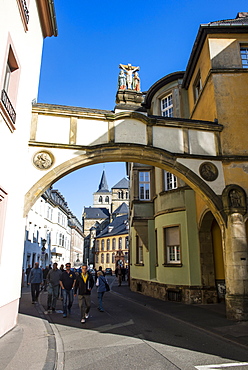 Street leading to the Church of Our Lady (Liebfrauenkirche), UNESCO World Heritage Site, Trier, Moselle Valley, Rhineland-Palatinate, Germany, Europe