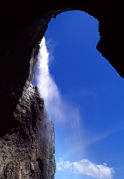 View from base of Angel Falls, Churun Gorge, Auyantepui (Devil's Mountain) (Auyantepuy), Canaima National Park, UNESCO World Heritage Site, Venezuela, South America