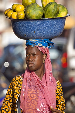 Selling fruit in the market in Ouagadougou, Burkina Faso, West Africa, Africa