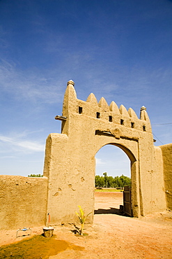 Main gate to Djenne Djenno Hotel, in Djenne, Mali, West Africa, Africa