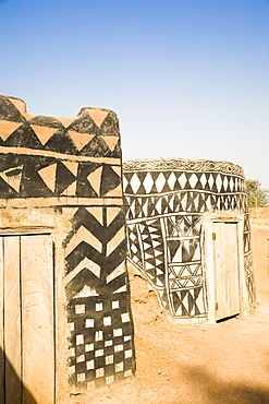 Geometric design on mud brick dwellings in Tiebele, Burkina Faso, West Africa, Africa