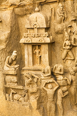 The famous bas relief panel of Arjuna's Penance (Bhagiratha's Penance) at Mahabalipuram (Mamallapuram), UNESCO World Heritage Site, Tamil Nadu, India, Asia