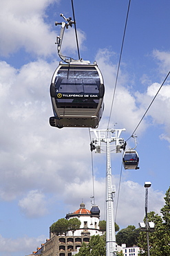 Cable car along the riverside, Vila Nova de Gaia, Porto, Douro, Portugal, Europe