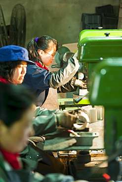 Workers, technological industry, Hebei, Province of Hebei, China, Asia