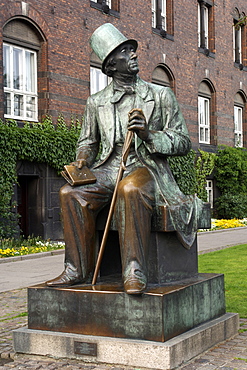 Statue of Hans Christian Andersen, Copenhagen, Denmark, Scandinavia, Europe