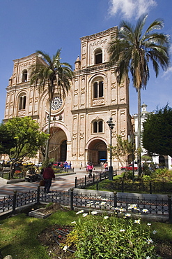 The new Catedral de la Inmaculada Concepcion built in 1885, on Parque Calderon, the main plaza in centre of attractive colonial capital, Cuenca, Azuay Province, Southern Highlands, Ecuador, South America