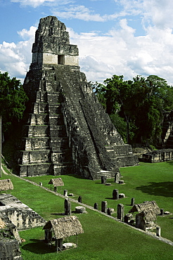 Temple of the Great Jaguar in the Grand Plaza, Mayan ruins, Tikal, UNESCO World Heritage Site, Peten, Guatemala, Central America