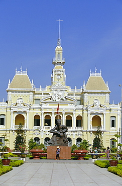 Hotel de Ville (City Hall), completed 1908, now houses Peoples Committee, Nguyen Hue Boulevard, downtown, Ho Chi Minh City (formerly Saigon), Vietnam, Indochina, Southeast Asia, Asia