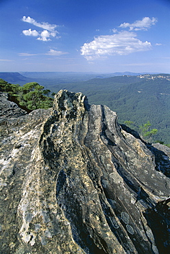 View from limestone pavement across the Jamison Valley in the Blue Mountains National Park where the blue haze is caused by eucalyptus oil, near Katoomba, UNESCO World Heritage Site, New South Wales (N.S.W.), Australia, Pacific