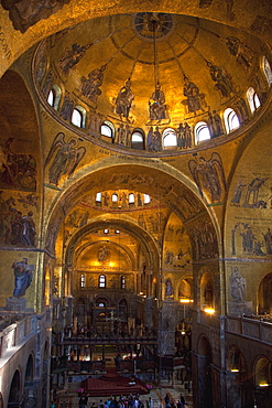 Interior of St. Mark's Basilica (Basilica di San Marco) with golden Byzantine mosaics illuminated, Venice, UNESCO World Heritage Site, Veneto, Italy, Europe