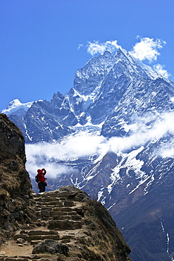 Trail between Namche Bazaar and Everest View Hotel, with Mt. Thamserku behind, Sagarmatha National Park, UNESCO World Heritage Site, Nepal, Himalayas, Asia 