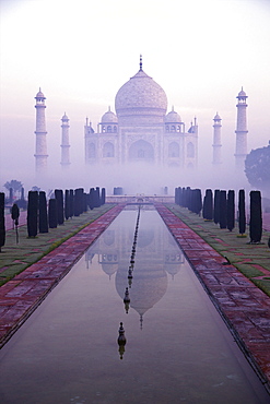 Taj Mahal at dawn, UNESCO World Heritage Site, Agra, Uttar Pradesh, India, Asia