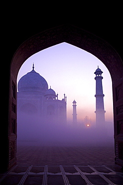 Taj Mahal at sunrise, UNESCO World Heritage Site, Agra, Uttar Pradesh, India, Asia