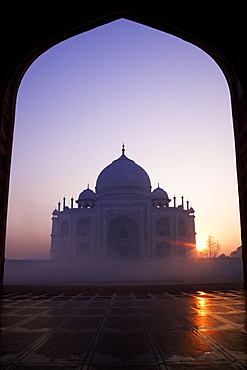 Taj Mahal at sunrise, UNESCO World Heritage Site, Agra, Uttar Pradesh, India, Asia