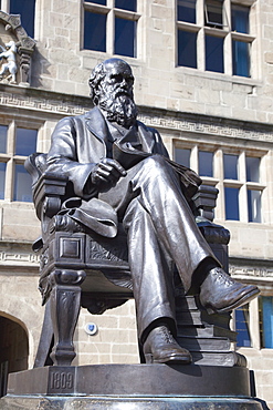 Statue of Charles Darwin outside Public Library, Shrewsbury, Shropshire, England, United Kingdom, Europe