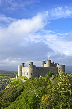 Harlech Castle in summer sunshine, UNESCO World Heritage Site, Gwynedd, Wales, United Kingdom, Europe