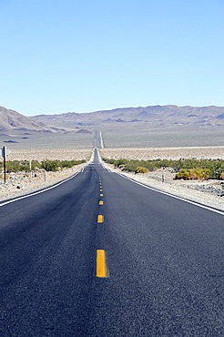 National road 178 in Death Valley, Death Valley National Park, California, USA, North America