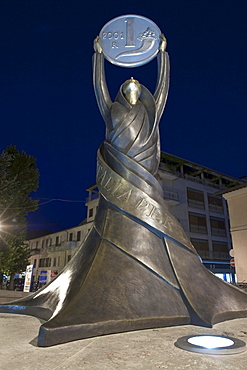 The Monument to the Lira, Daniela Fusco, 2003, at night, Rieti, Latium, Italy, Europe