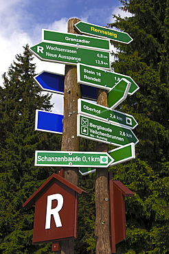 Guide post on the Rennsteig ridge walk, Grenzadler, near Oberhof, Thuringian Forest, Thuringia, Germany, Europe