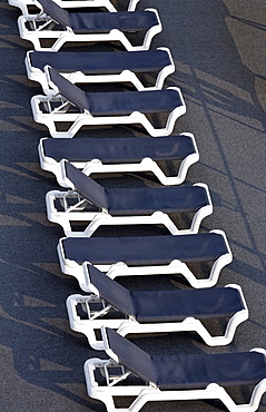 Row of aligned empty deckchairs on the deck of a cruise ship on the Rhine, Ruhrort, Duisburg, Ruhr Area, North Rhine-Westfalia, Germany, Europe