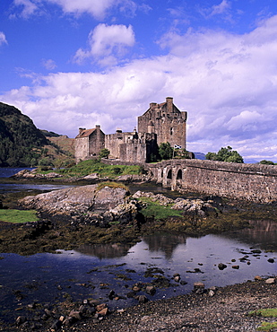 Eilean Donan Castle near Dornie, Western Ross, Loch Alsh, Highlands, Scotland, United Kingdom, Europe