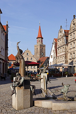 Gauklerbrunnen Fountain, market square, Michaelskirche Church, Fuerth, Middle Franconia, Franconia, Bavaria, Germany, Europe