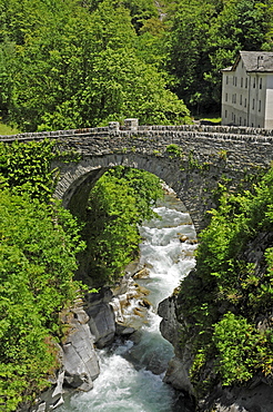 Stone bridge, Bondo, Bregaglia, canton of Grisons, Switzerland, Europe