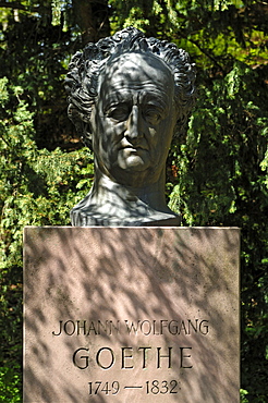 Monument of Johann Wolfgang Goethe, 1749-1832, by David d'Angers, 1829, Heidelberg Castle Gardens, Schlosshof, Heidelberg, Baden-Wuerttemberg, Germany, Europe