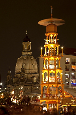 Christmas pyramid and Frauenkirche Church, Striezelmarkt Christmas market, Altmarkt square, Dresden, Saxony, Germany, Europe