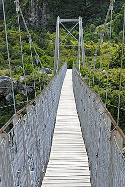 Pedestrian suspension bridge over the Hooker River, Mount Cook National Park, South Island, New Zealand