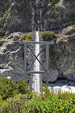 Pedestrian suspension bridge over the Hooker River, Hooker Valley Walk, Mount Cook National Park, South Island, New Zealand