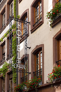 Hotel in the Rue du Maroquin, Strasbourg, Alsace, France, Europe