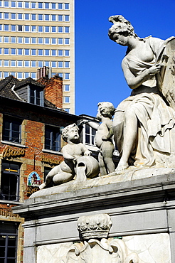 Sculpture on the Place du Grand Sablon or Grote Zavelplein Square, city centre, Brussels, Belgium, Benelux, Europe