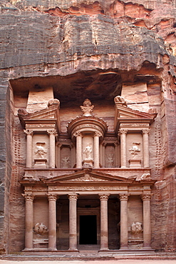 Al Khazneh, Treasury, Petra, the capital city of the Nabataeans, rock city, UNESCO World Hertage Site, Wadi Musa, Hashemite Kingdom of Jordan, Orient, Middle East, Asia