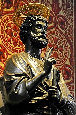 Bronze statue of Saint Peter, attributed to Arnolfo di Cambio, in St. Peter's Basilica, Vatican City, Rome, Lazio region, Italy, Europe