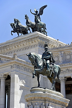 Bronze statue of King Vittorio Emanuele II and Quadriga on the Italian National Monument, Piazza Venezia, Rome, Lazio, Italy, Europe