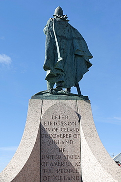 Rear view, statue of Leif Ericson, discoverer of North America, Hallgrimskirkja, town centre, Reykjavik, Iceland, Scandinavia, Northern Europe, Europe