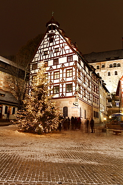 Historic district of Nuremberg with a Christmas tree, Bavaria, Germany, Europe