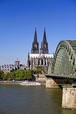 Cologne Cathedral and Hohenzollernbruecke bridge, Cologne, North Rhine-Westphalia, Germany, Europe