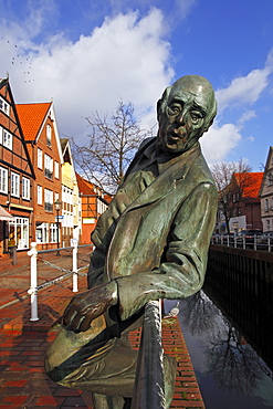 Bronze sculpture of a man leaning against the railing on the Westfleth canal in the old town of Buxtehude, Altes Land area, Lower Saxony, Germany, Europe