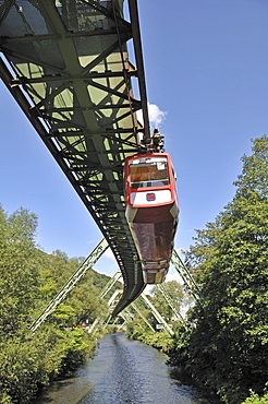 Monorail above the Wupper River, Wuppertal, Bergisches Land, North Rhine-Westphalia, Germany, Europe